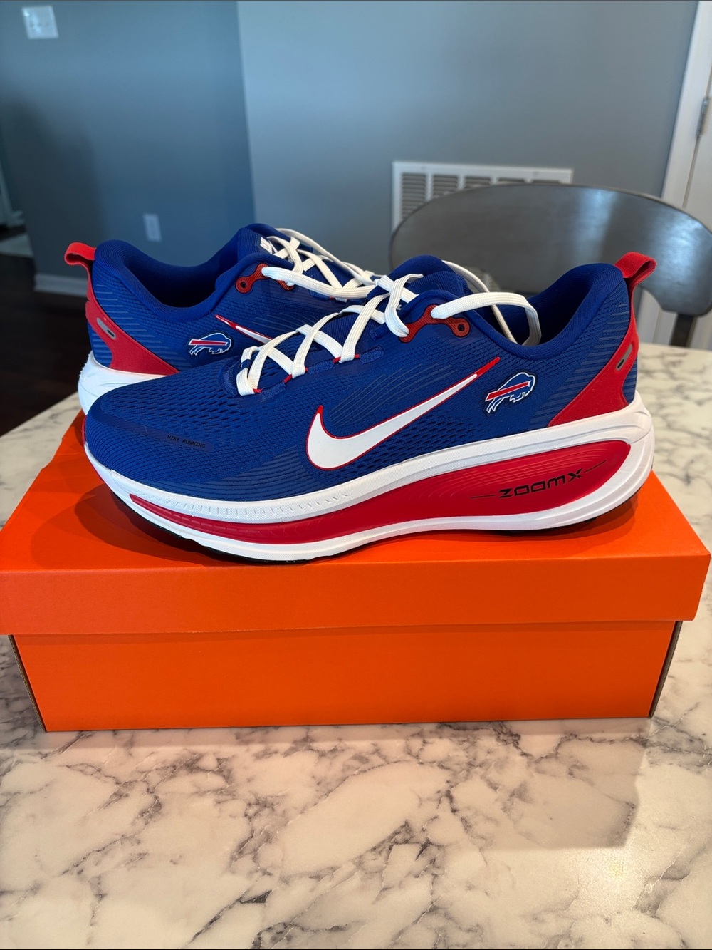 Nike Men’s Vomero 18 Buffalo Bills Running Shoes